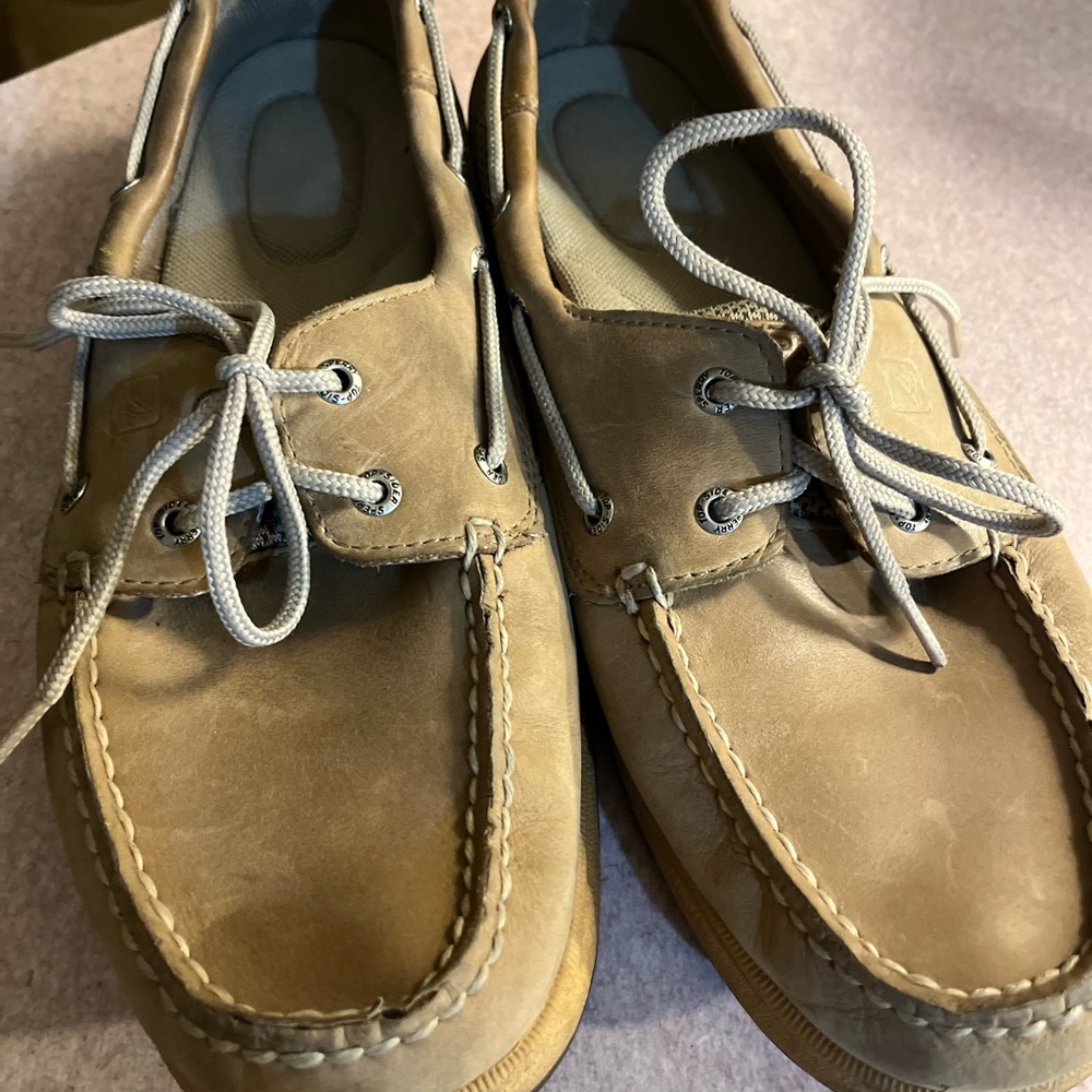 Size 9 women’s sperry shoes barely worn